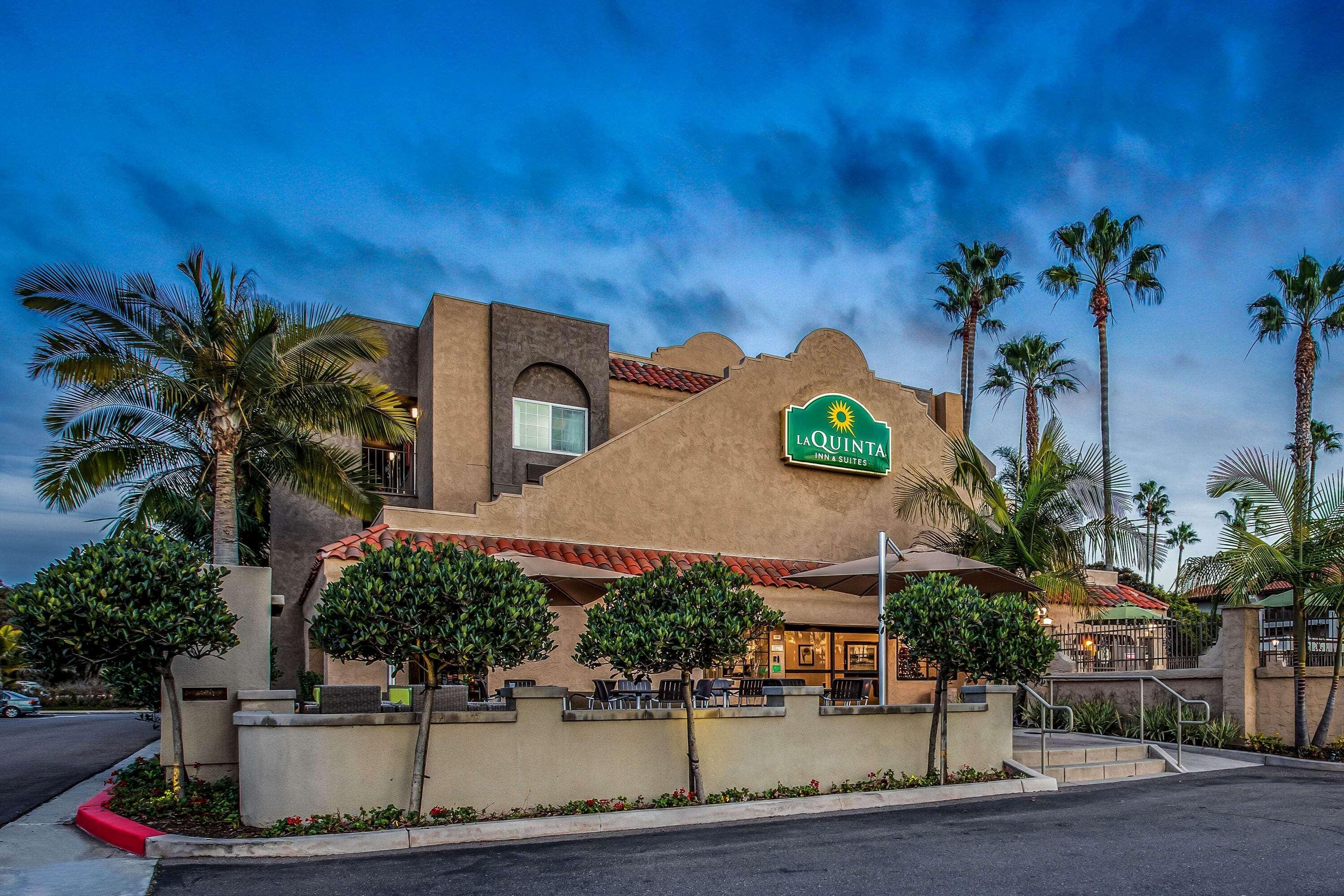 La Quinta By Wyndham Carlsbad - Legoland Area Hotel Exterior photo